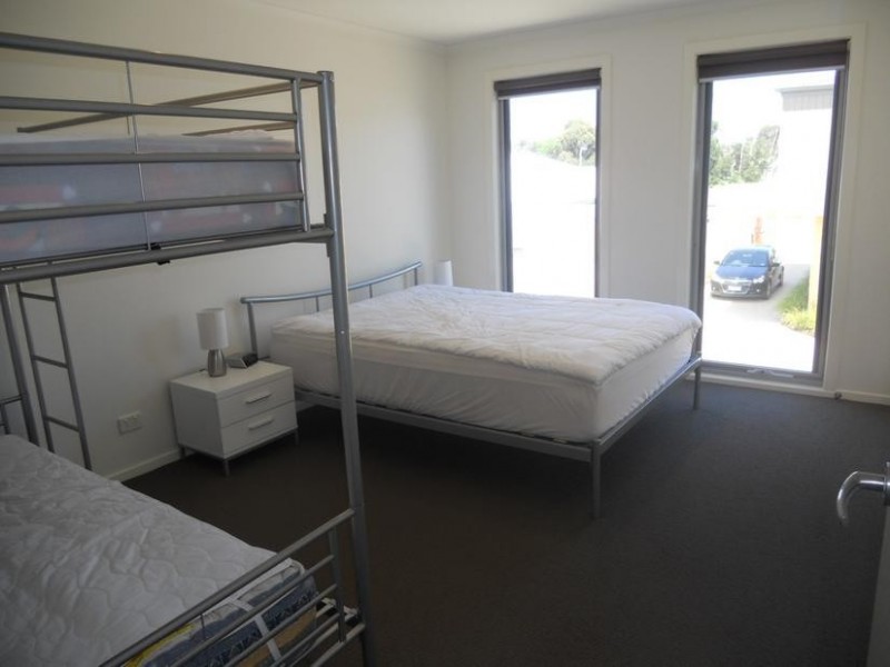 2/25 Jenner Avenue, Cowes VIC 3922