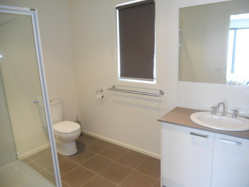 2/25 Jenner Avenue, Cowes VIC 3922