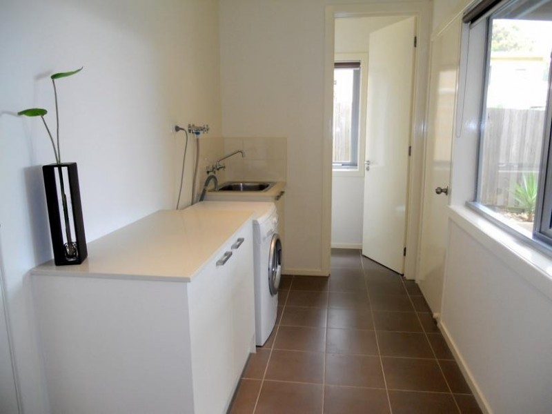 2/25 Jenner Avenue, Cowes VIC 3922
