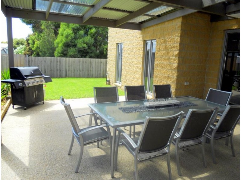 2/25 Jenner Avenue, Cowes VIC 3922
