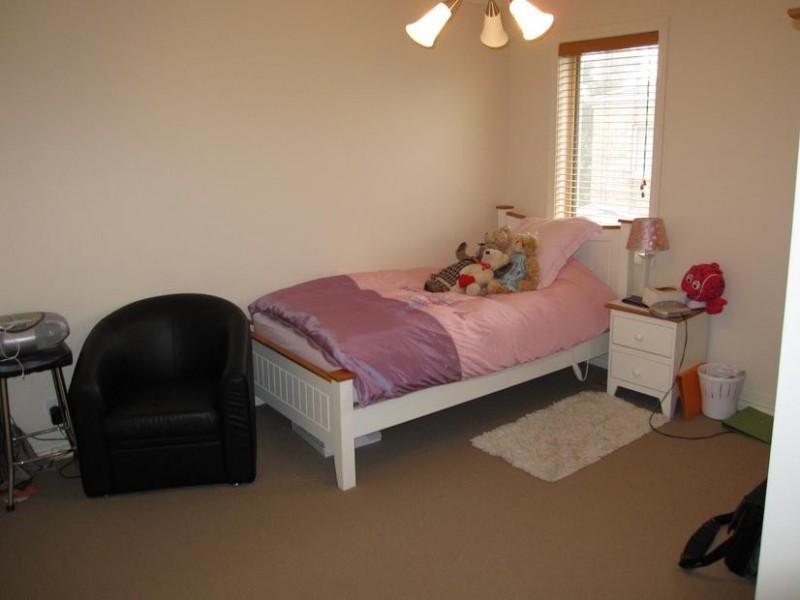 2/13 Calvin Crescent, Doncaster East VIC 3109