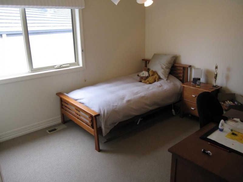 2/13 Calvin Crescent, Doncaster East VIC 3109