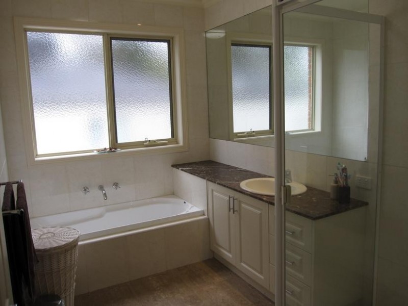 2/13 Calvin Crescent, Doncaster East VIC 3109