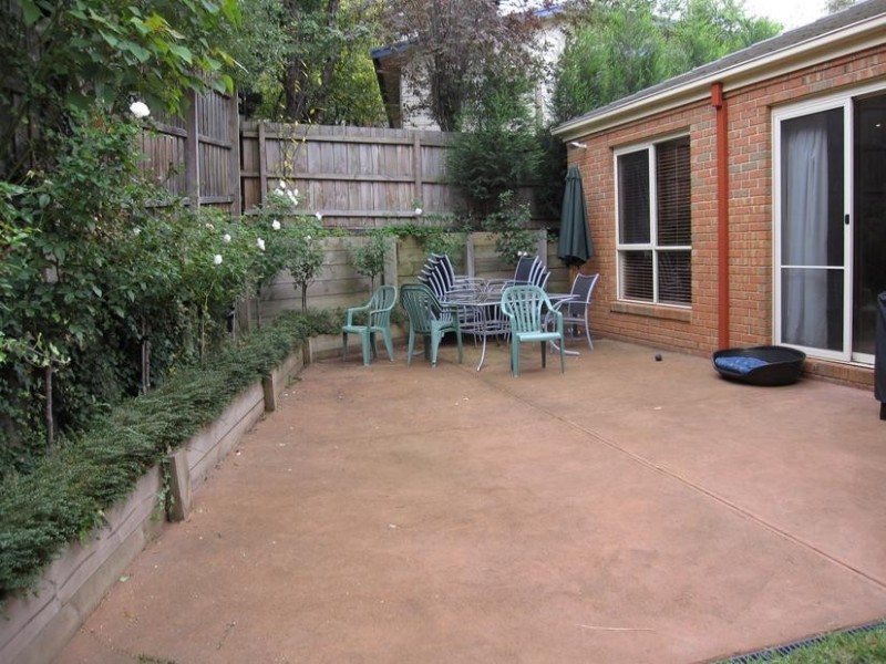 2/13 Calvin Crescent, Doncaster East VIC 3109