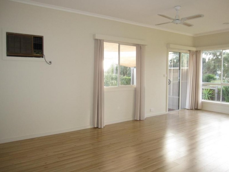 7 Thomas Grove, San Remo VIC 3925