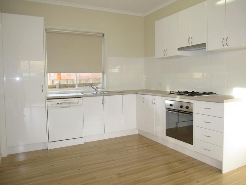 7 Thomas Grove, San Remo VIC 3925