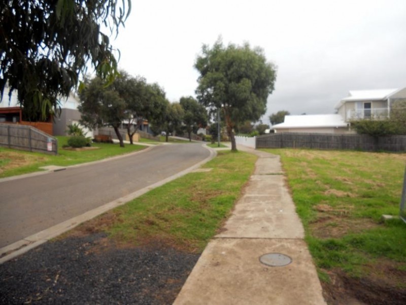 32 Norman Drive, Cowes VIC 3922