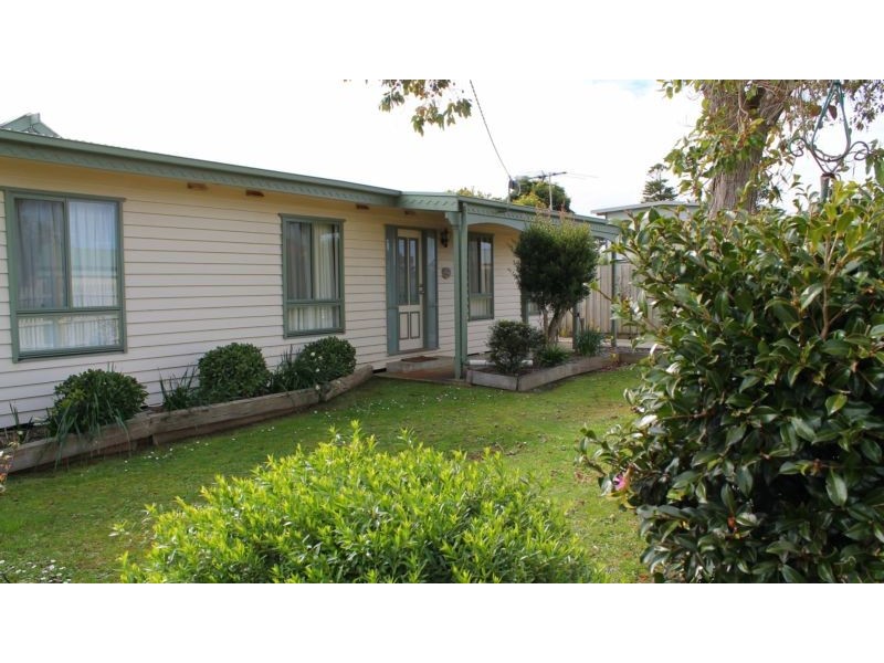 18 Carapooka Way, Cowes VIC 3922