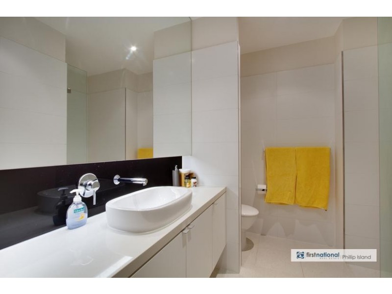 8/4 The Esplanade, Cowes VIC 3922