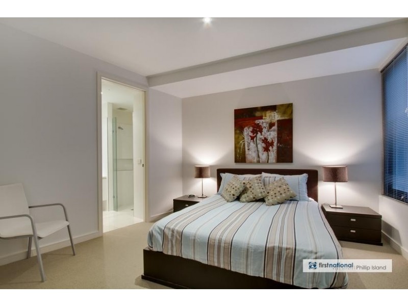 8/4 The Esplanade, Cowes VIC 3922