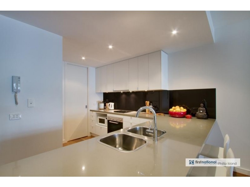 8/4 The Esplanade, Cowes VIC 3922