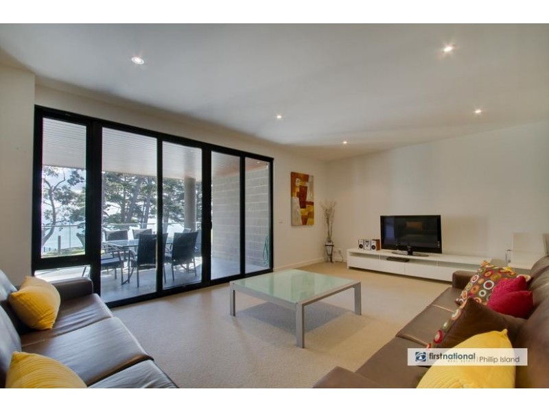 8/4 The Esplanade, Cowes VIC 3922