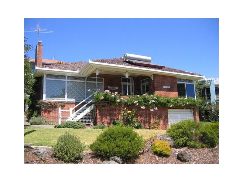 18 The Esplanade, Cowes VIC 3922