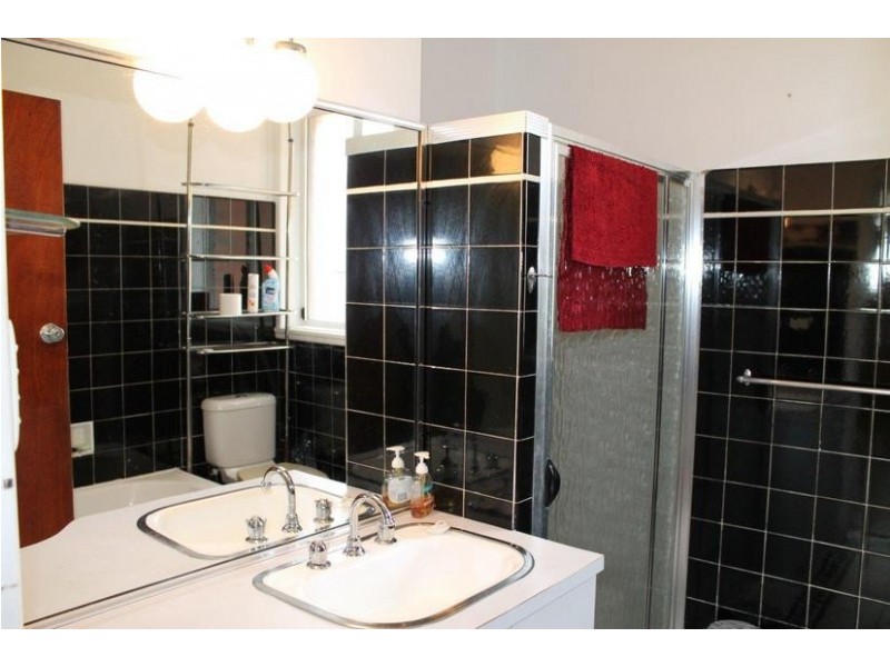 18 The Esplanade, Cowes VIC 3922