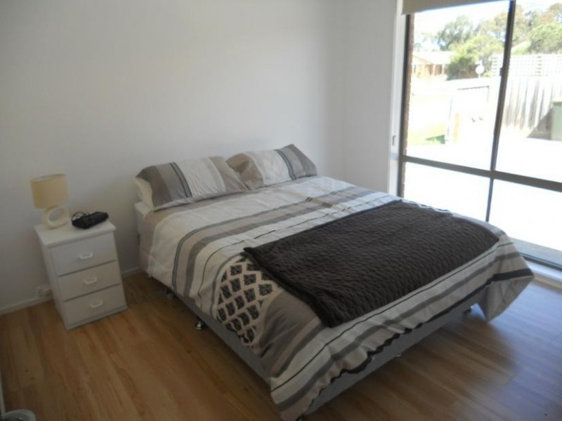 1/140-142 Settlement Rd, Cowes VIC 3922