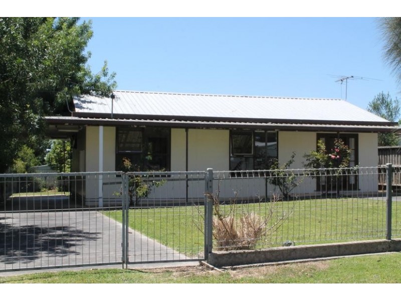 2 Perlis Avenue, Cowes VIC 3922