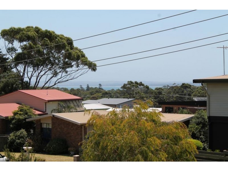3 Caroline Ave, Cowes VIC 3922