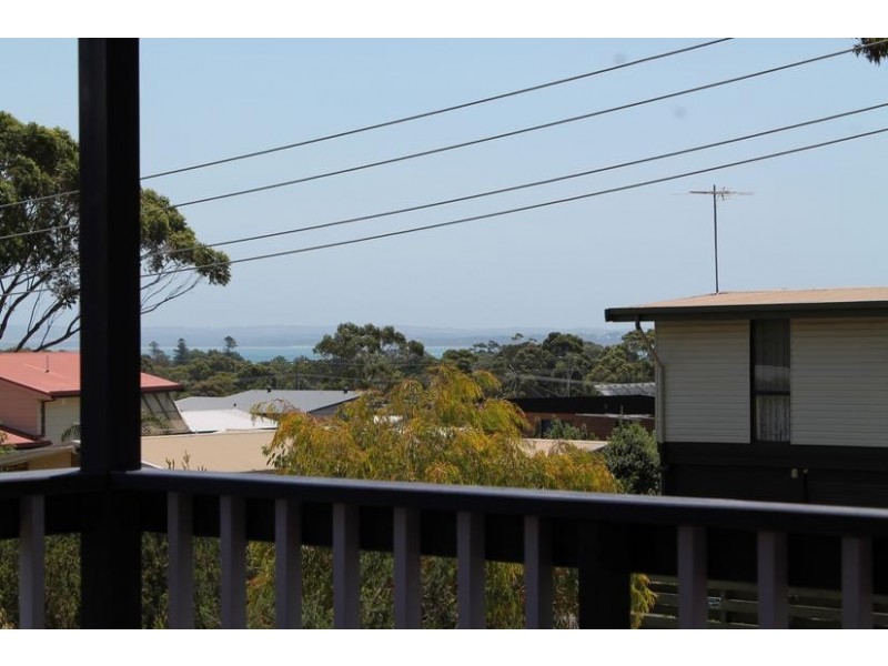 3 Caroline Ave, Cowes VIC 3922