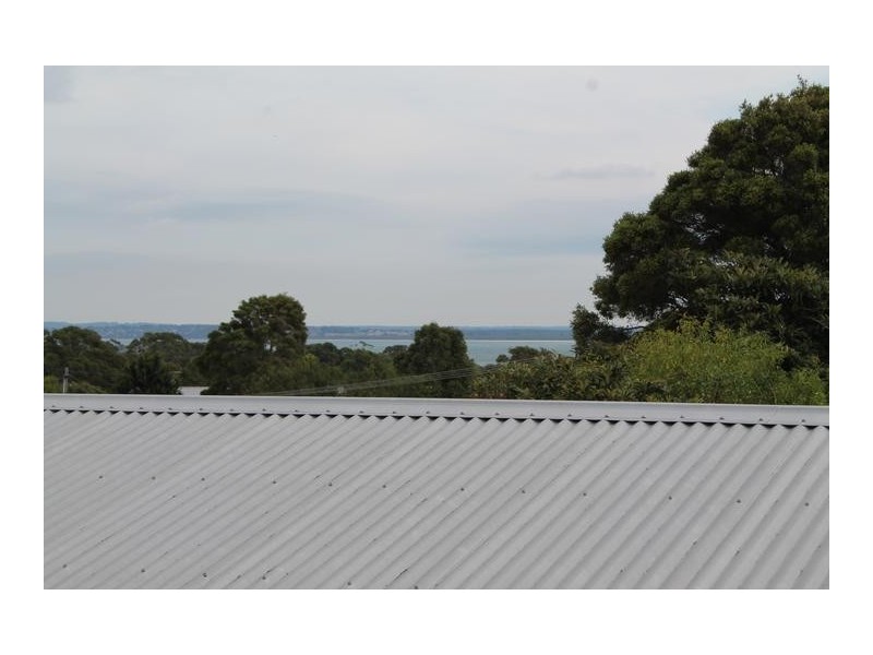 2 Caroline Avenue, Cowes VIC 3922