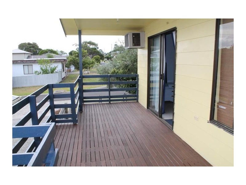 2 Caroline Avenue, Cowes VIC 3922