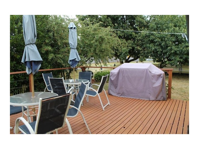 2 Caroline Avenue, Cowes VIC 3922