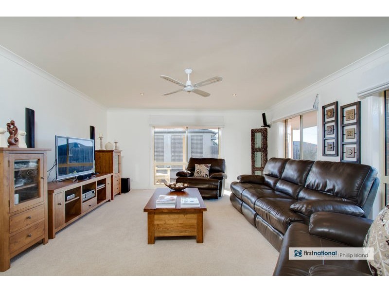 19 Malcalm Avenue, Surf Beach VIC 3922