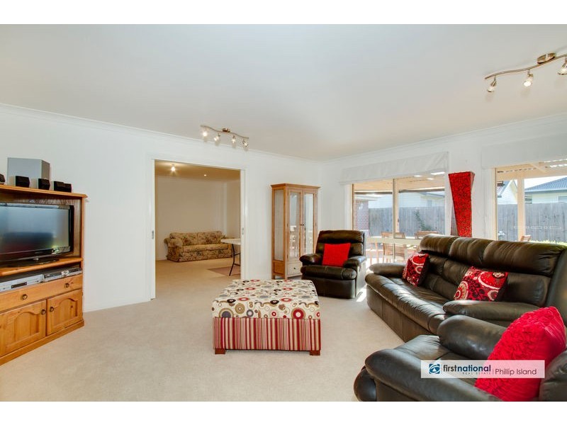 19 Malcalm Avenue, Surf Beach VIC 3922
