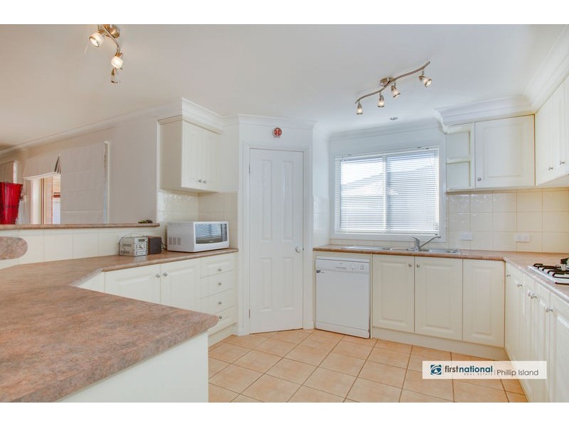 19 Malcalm Avenue, Surf Beach VIC 3922