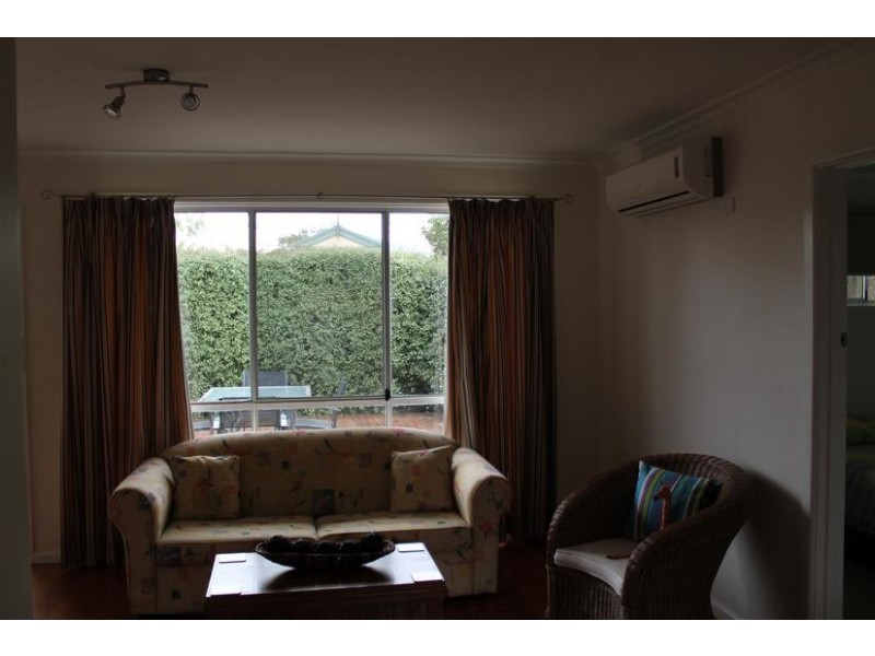 1/4 Highland Avenue, Cowes VIC 3922