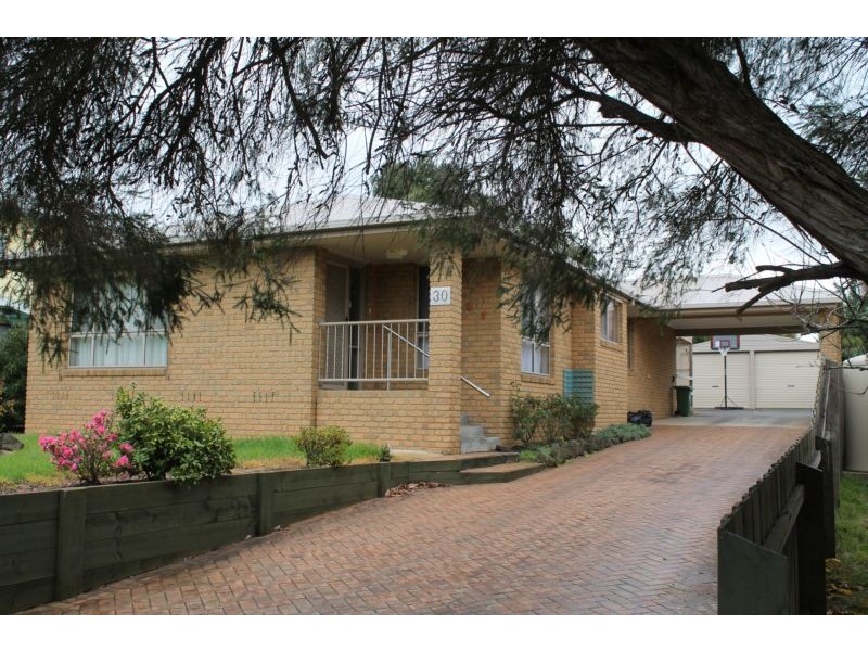 30 Birdwood Avenue, Cowes VIC 3922