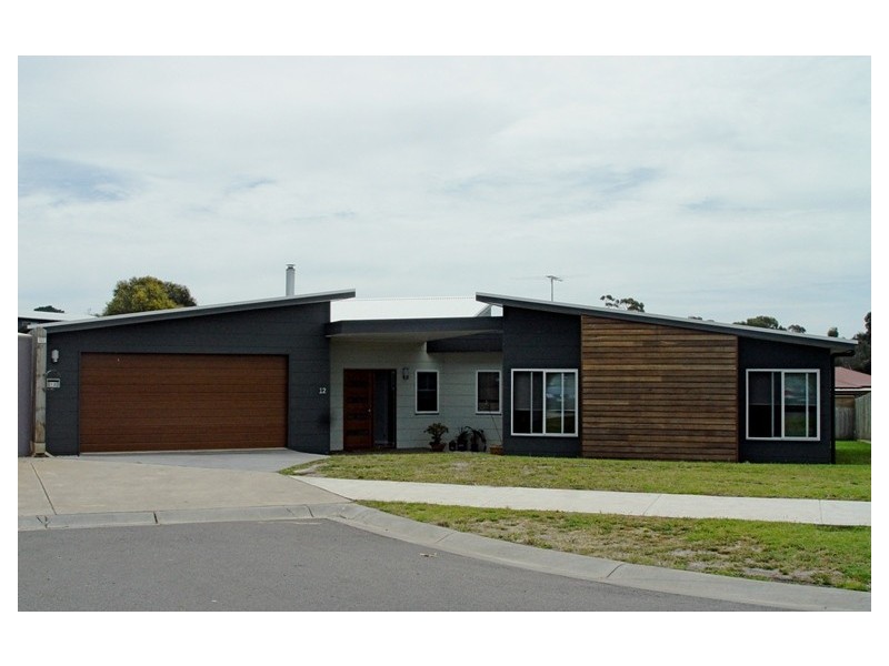 12 Hakea Court, Cowes VIC 3922