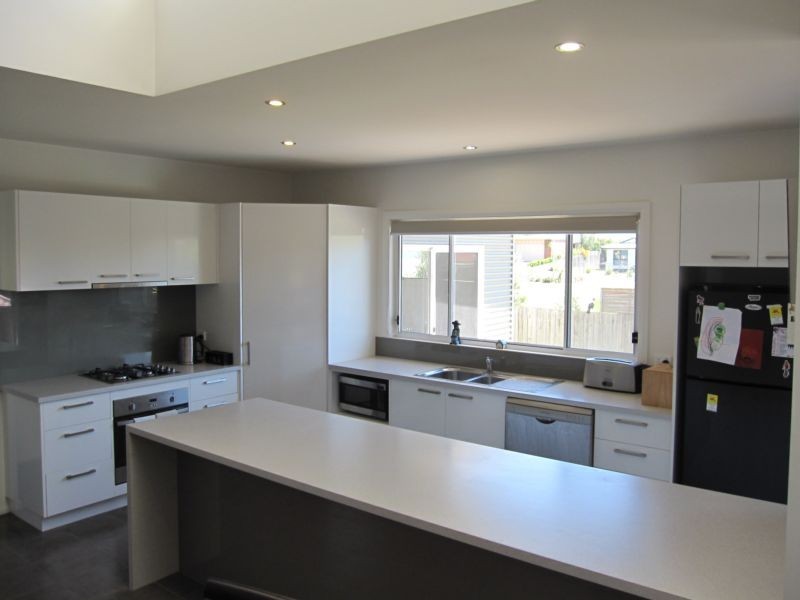 12 Hakea Court, Cowes VIC 3922