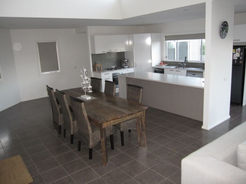 12 Hakea Court, Cowes VIC 3922