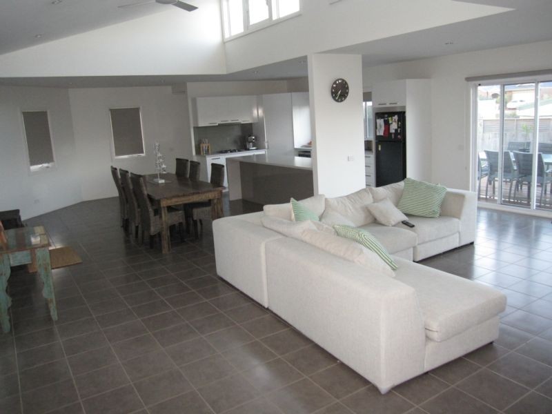 12 Hakea Court, Cowes VIC 3922