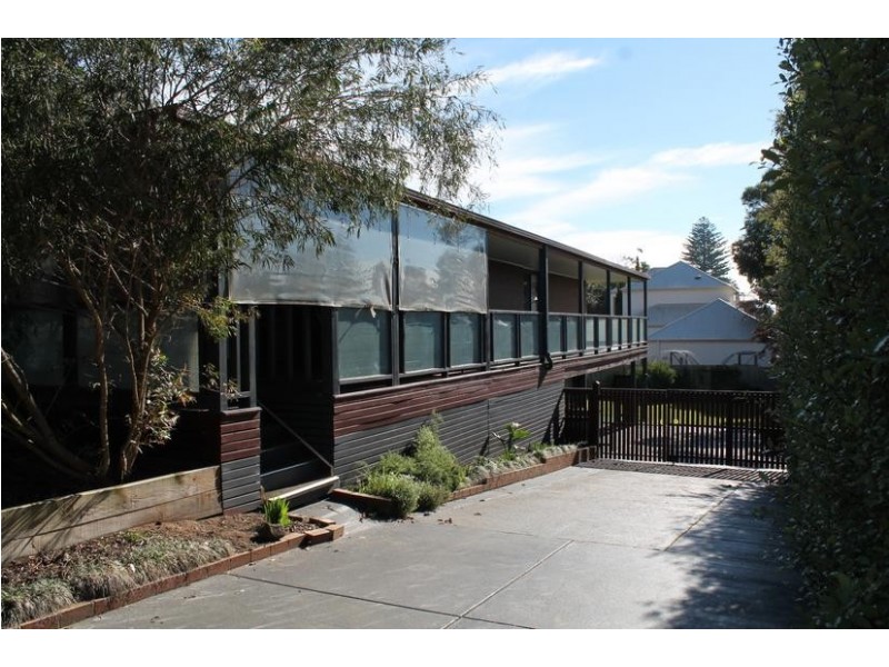 16 Gordon Street, Cowes VIC 3922