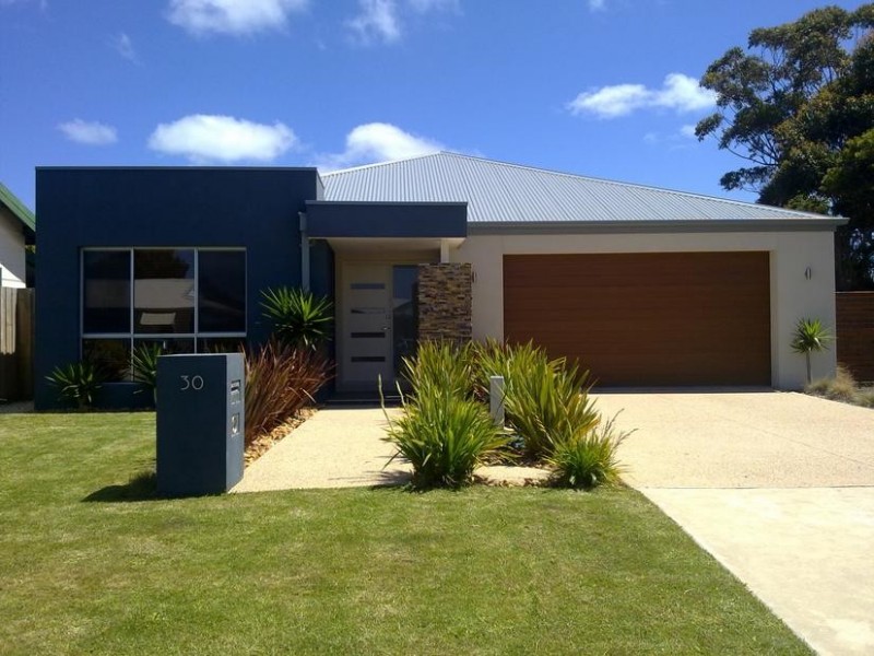 30 Highland Ave, Cowes VIC 3922