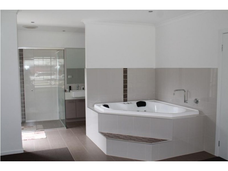 30 Highland Ave, Cowes VIC 3922