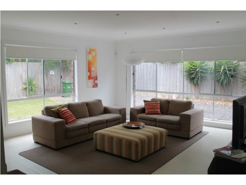 30 Highland Ave, Cowes VIC 3922