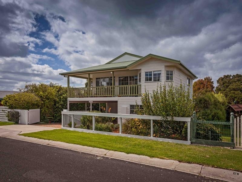 19 Manly Avenue, Cape Woolamai VIC 3925