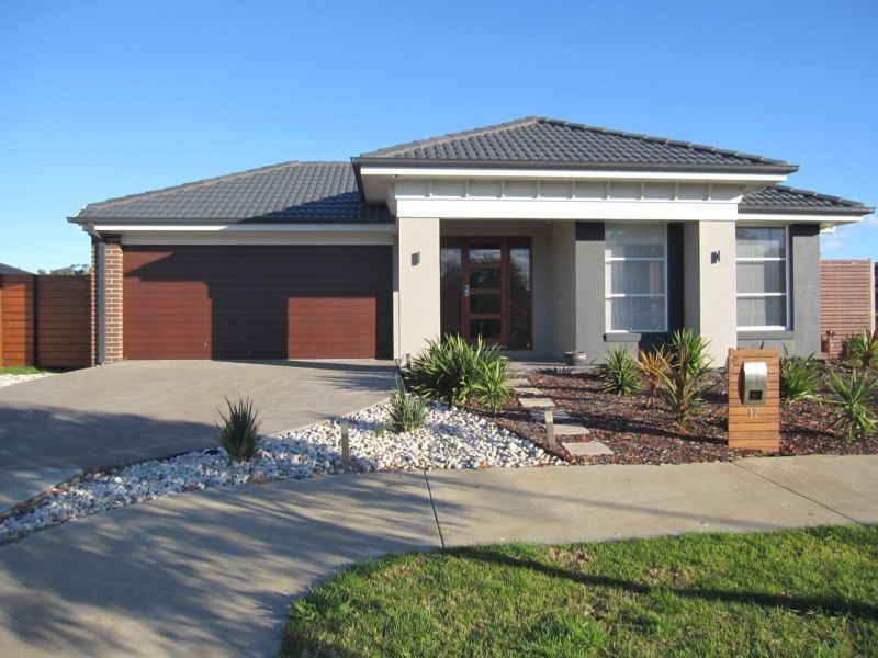 17 Rosella Grove, Cowes VIC 3922