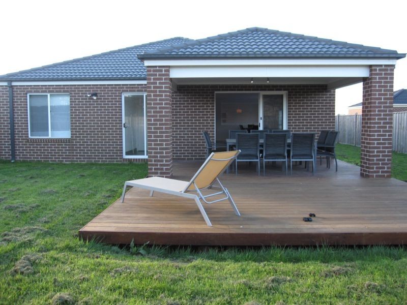 17 Rosella Grove, Cowes VIC 3922