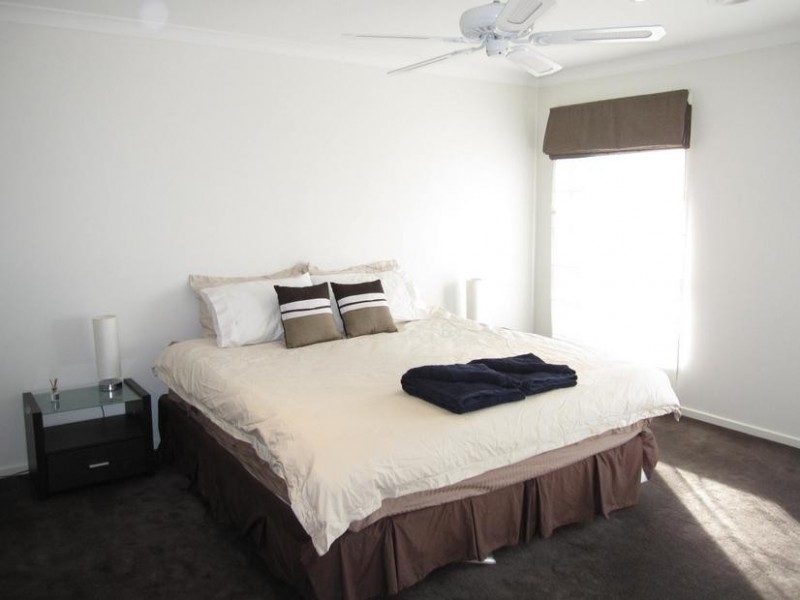 17 Rosella Grove, Cowes VIC 3922