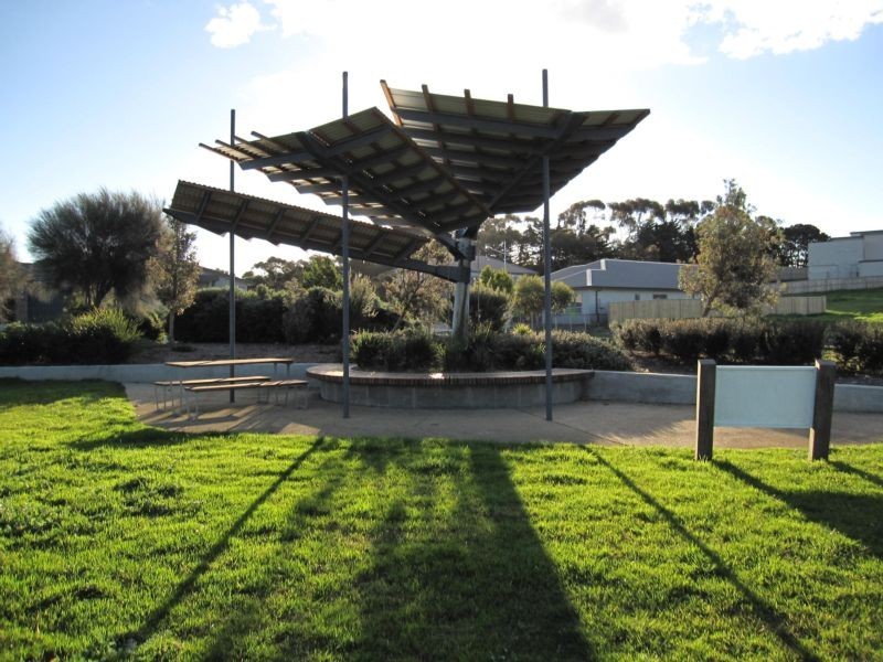17 Rosella Grove, Cowes VIC 3922