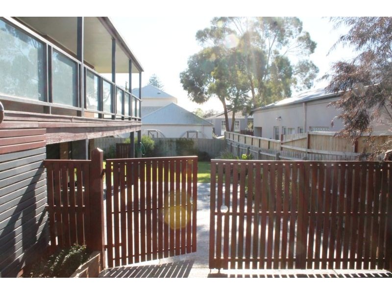 16 Gordon Street, Cowes VIC 3922