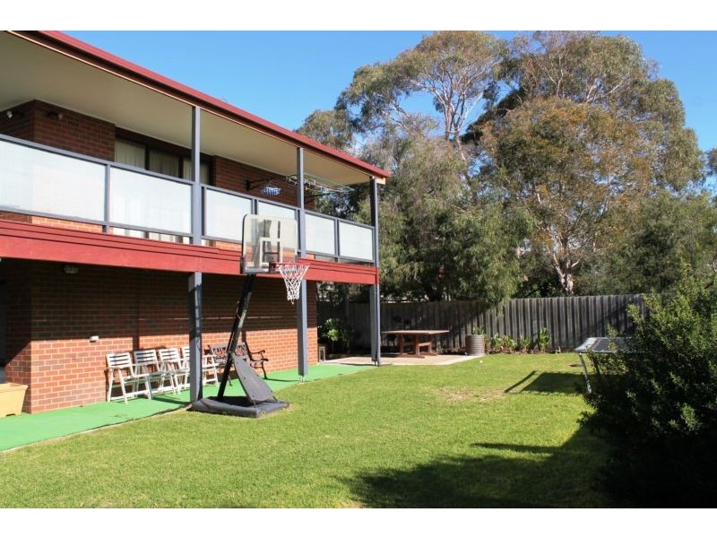 16 Gordon Street, Cowes VIC 3922