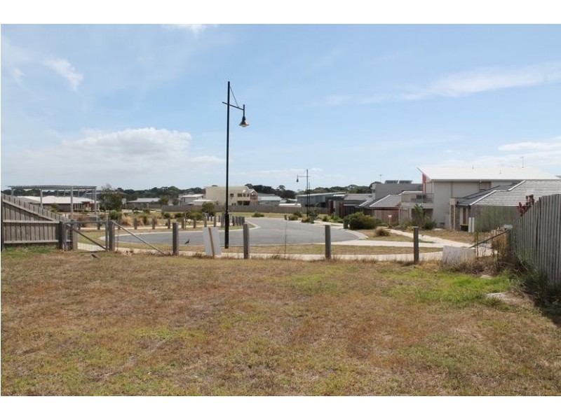 9 Dunes Court, Cowes VIC 3922