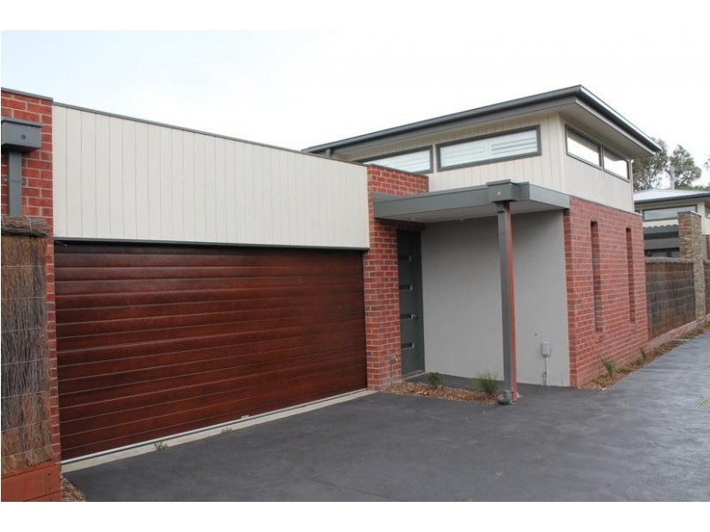 2/9 Douglas Road, Cowes VIC 3922