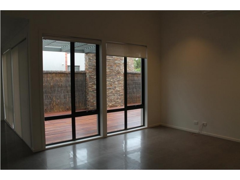 2/9 Douglas Road, Cowes VIC 3922