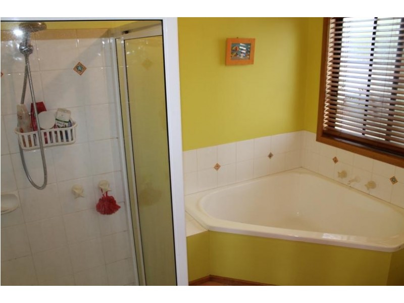 19 Terry Crescent, Wimbledon Heights VIC 3922