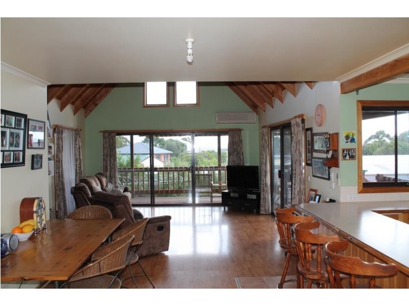 19 Terry Crescent, Wimbledon Heights VIC 3922